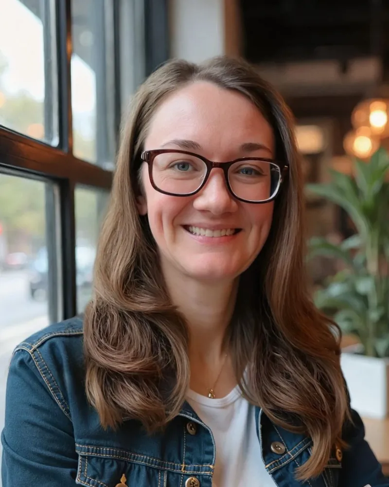 Anna Burgess Yang headshot